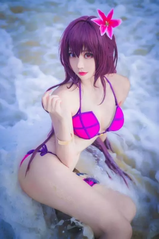 吸晴美少女Coser!圍起人牆超猛…神還原《Mash Kyrielight》超深溝 立刻爆紅 !