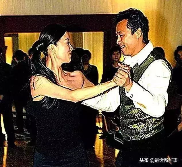 她是TVB「最美蜘蛛精」曾遭男友痛毆,今15歲養子做手術成冷凍人