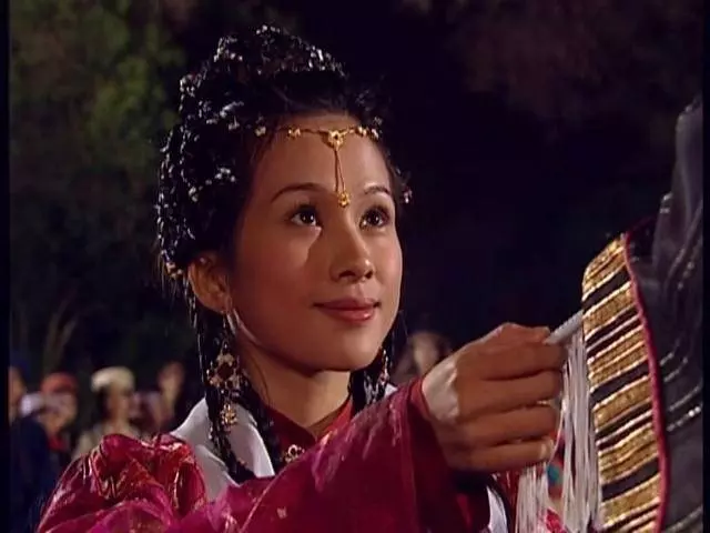 美貌不輸一線女星,卻因拒與成龍傳緋聞而不紅,曾經女神現在沉寂