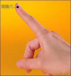人到中老年最怕「便秘」!手指上的「一個穴位」,就能幫你輕鬆通便!
