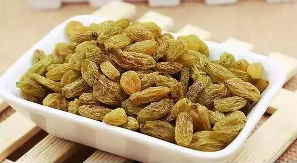 把葡萄乾煮水喝,結果很神奇!享受美味的同時,還能補身體,防病痛!