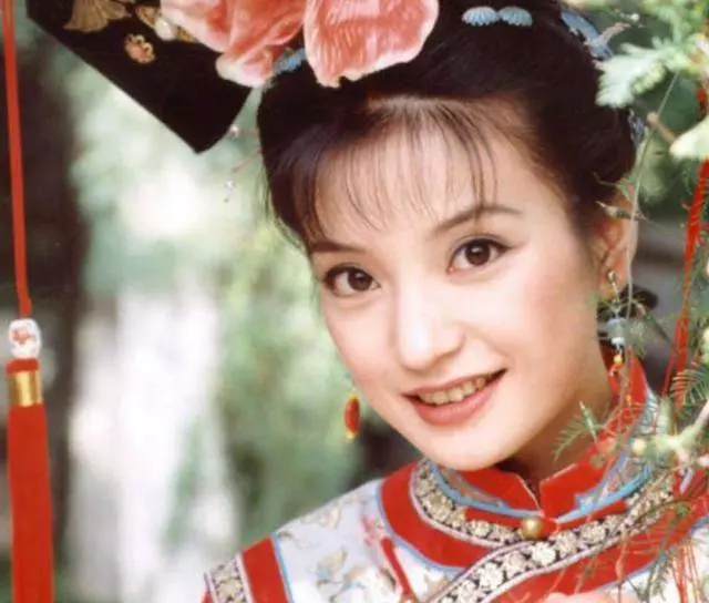 隱瞞11年,趙薇坦言:第一次沒給黃有龍,而是身價20億的他