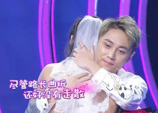 隱瞞11年,趙薇坦言:第一次沒給黃有龍,而是身價20億的他