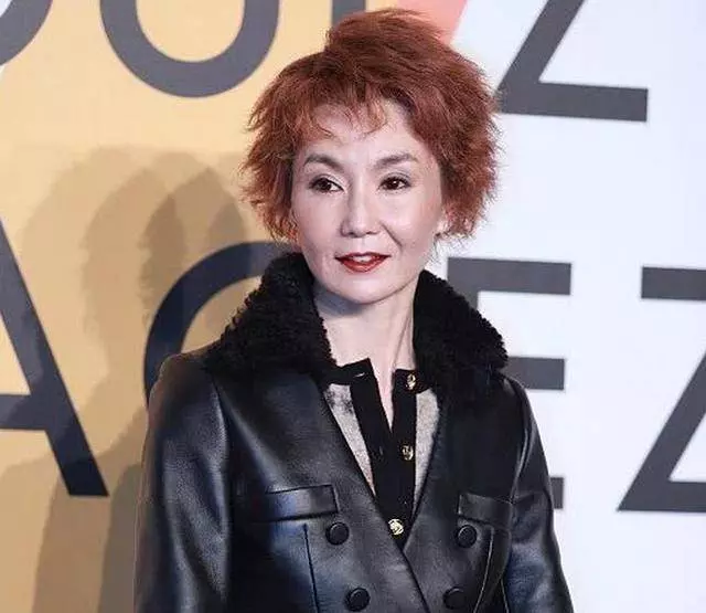 54歲張曼玉罕見現身,化濃妝遮蓋老成這樣?網友:歲月對她太殘忍