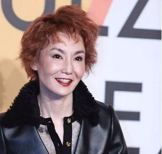 54歲張曼玉罕見現身,化濃妝遮蓋老成這樣?網友:歲月對她太殘忍