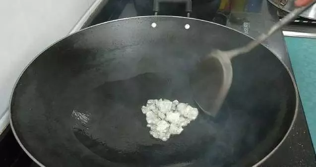 客家傳統黃酒燉豬腳,簡單幾步就做好,阿嬤每次做我都饞的流口水,全家都愛吃!