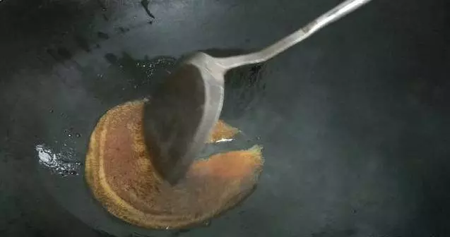客家傳統黃酒燉豬腳,簡單幾步就做好,阿嬤每次做我都饞的流口水,全家都愛吃!
