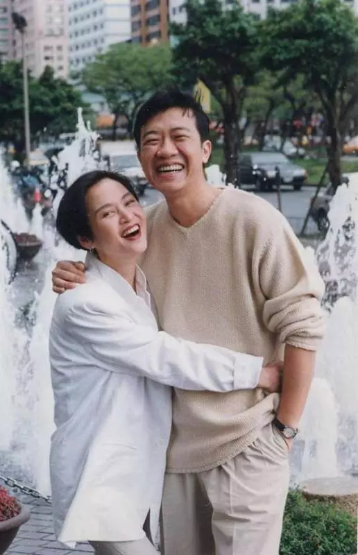 《連環泡》曹啟泰當年「閃婚大10歲女星」被酸姊弟戀始祖!31年過去婚姻近況曝光:嫁對人了 !