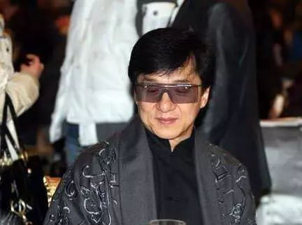 從劉嘉玲到李連杰,王傑到藍潔瑛,成龍坦言:知道真相但不說!