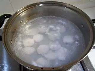 鮮味十足,毫無腥味,QQ彈彈的手工魚丸,非常好吃!!