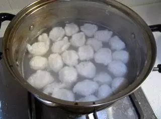鮮味十足,毫無腥味,QQ彈彈的手工魚丸,非常好吃!!