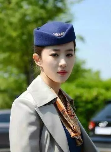 6位女星制服造型,熱巴霸氣十足,baby美膩,鄭爽讓人看呆了!