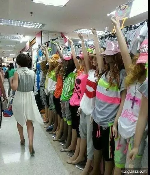 27張超級爆笑雷人妹子大圖集:妹子發現啥了,這樣看著我都臉紅了!最後一張笑到褲子都濕透了啦。