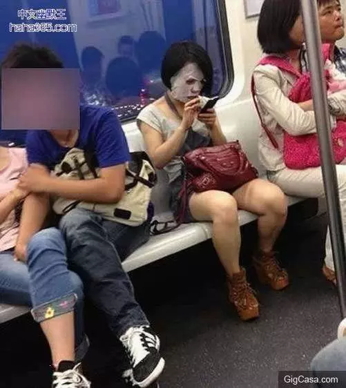 27張超級爆笑雷人妹子大圖集:妹子發現啥了,這樣看著我都臉紅了!最後一張笑到褲子都濕透了啦。