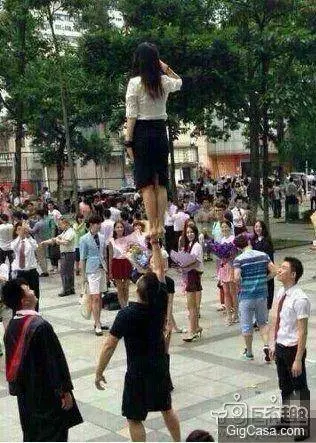 27張超級爆笑雷人妹子大圖集:妹子發現啥了,這樣看著我都臉紅了!最後一張笑到褲子都濕透了啦。