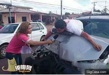 27張超級爆笑雷人妹子大圖集:妹子發現啥了,這樣看著我都臉紅了!最後一張笑到褲子都濕透了啦。