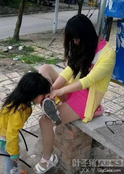 27張超級爆笑雷人妹子大圖集:妹子發現啥了,這樣看著我都臉紅了!最後一張笑到褲子都濕透了啦。