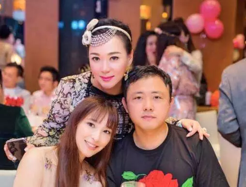 吳佩慈兒子患病,深夜發文求助,一個媽媽帶3個孩子太不易!網友:心疼