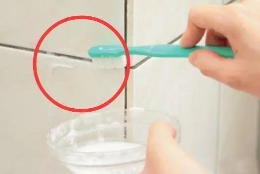 瓷磚發黑發霉、蠟燭就能解決
