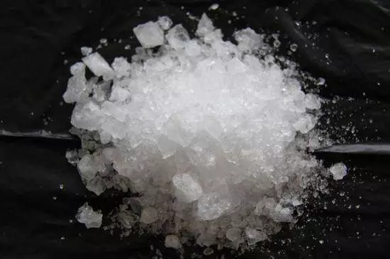 又黃又臭的牙結石太噁心了!3 個偏方輕鬆去除,還你潔白牙齒,和口臭說 bye bye!