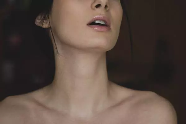人夫偷情越南籍女傭 忘情照誤傳妻子一切全被揭穿