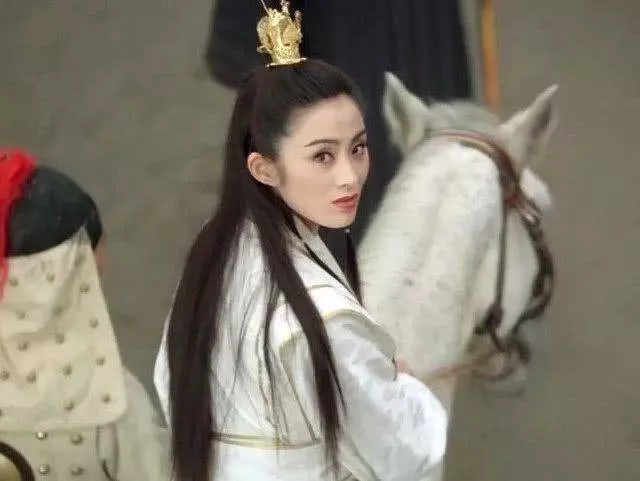 47歲黎姿一家近照,被殘疾丈夫獨寵15年,如今活成了這般模樣!