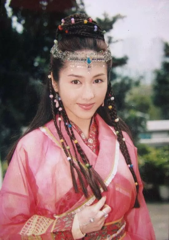 47歲黎姿一家近照,被殘疾丈夫獨寵15年,如今活成了這般模樣!