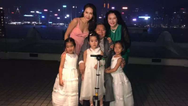 47歲黎姿一家近照,被殘疾丈夫獨寵15年,如今活成了這般模樣!