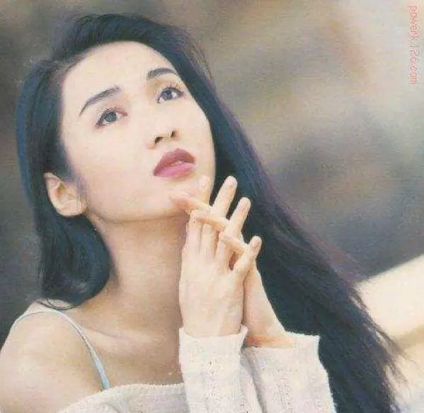 47歲黎姿一家近照,被殘疾丈夫獨寵15年,如今活成了這般模樣!