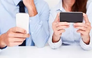 不要在你賺錢的地方玩手機,請看10遍以上!