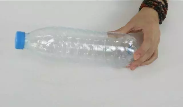 休息一定要放洗潔精在床頭,看完我也默默的放了,太實用了!