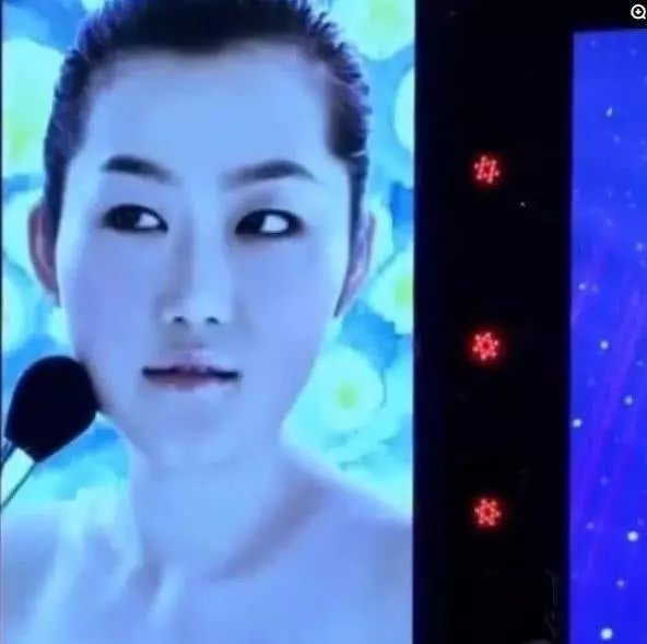 女子整容12次無一成功,摘下面具的那一刻,卻讓網友呆了!