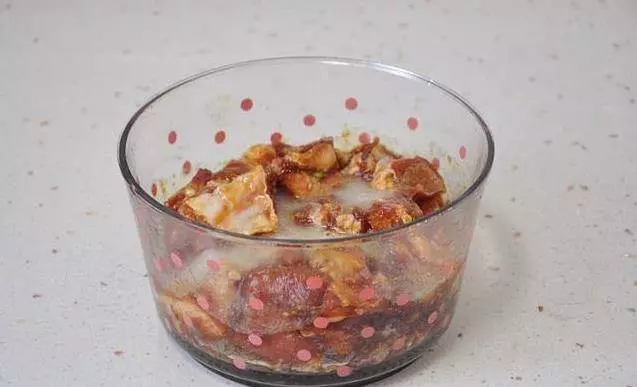 排骨的健康吃法,不炒不燒,不加一滴油,這樣做外焦裡嫩,解饞又不長胖,孩子吃了也放心!
