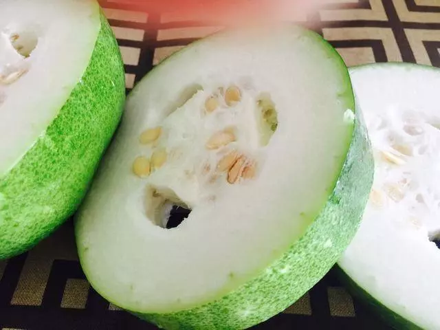 高血壓患者吃冬瓜好處多,可冬瓜最有營養的部位被你扔了,真可惜