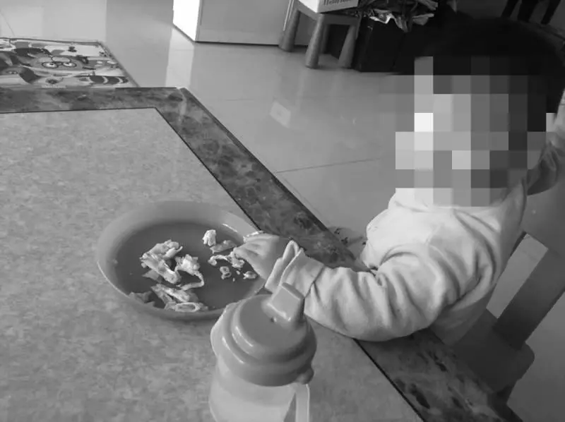 2歲男童遭餓死!生母老家直擊驚見恐怖真相!