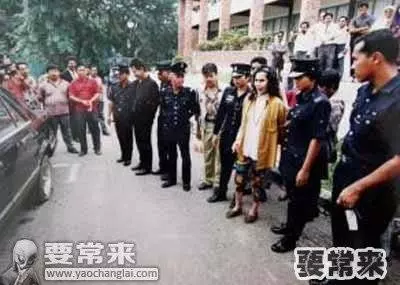 【真實案例】莫娜芳迪:她曾是明目艷麗的歌星 也是連環殺手巫師 還是轟動全馬議員碎屍案的主謀...