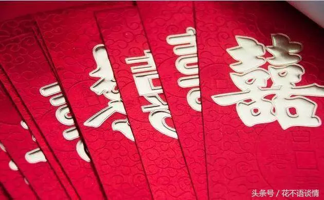 媽要20萬彩禮,婆婆準時湊齊,和老公回婆家一趟,推開門我愣了