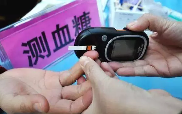 糖尿病出現4個「求救」信號,表明腎功能已受損,需提防尿毒症