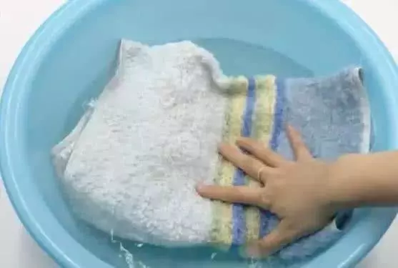 房間裡掛一條毛巾太厲害了,好多人都不明白有啥用,現在知道不晚