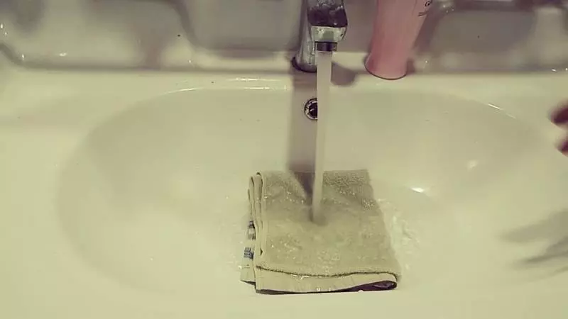 房間裡掛一條毛巾太厲害了,好多人都不明白有啥用,現在知道不晚