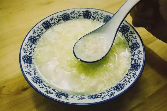 釀甜酒時,糯米萬萬不可直接蒸!牢記「3步」,甜酒出汁又多又快!