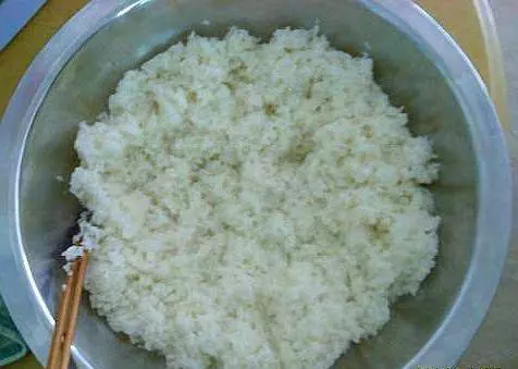 釀甜酒時,糯米萬萬不可直接蒸!牢記「3步」,甜酒出汁又多又快!