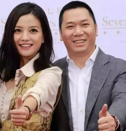TVB前內定港姐,整容包養醜聞不斷,一家四口Warm到爆~~
