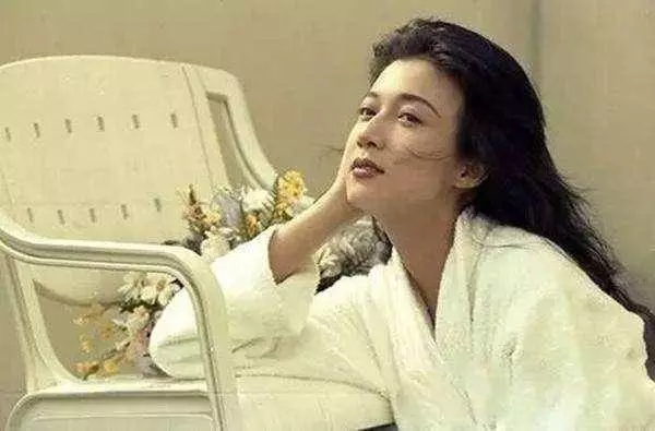 吳綺莉懷孕後成龍一走了之,堅持生下孩子原因曝光,我們都錯怪你~