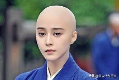 女星剃光頭:趙麗穎萌萌噠,楊冪秒變外星人,看到迪麗熱巴笑噴!