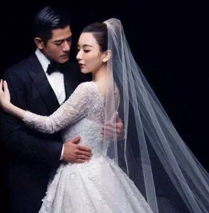 郭富城女兒曝光,扎小辮的模樣惹人疼,外公外婆呵護備至
