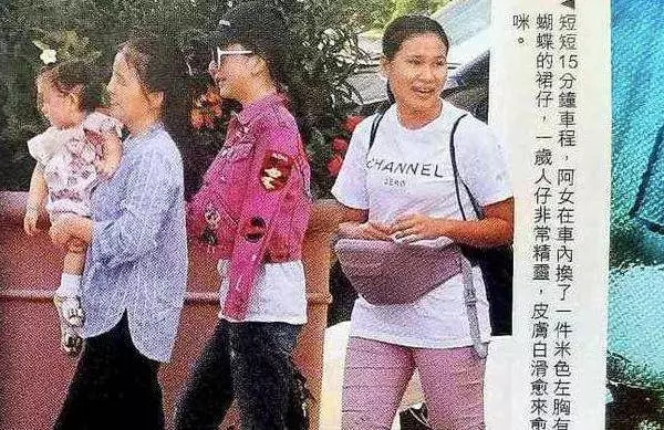 郭富城女兒曝光,扎小辮的模樣惹人疼,外公外婆呵護備至