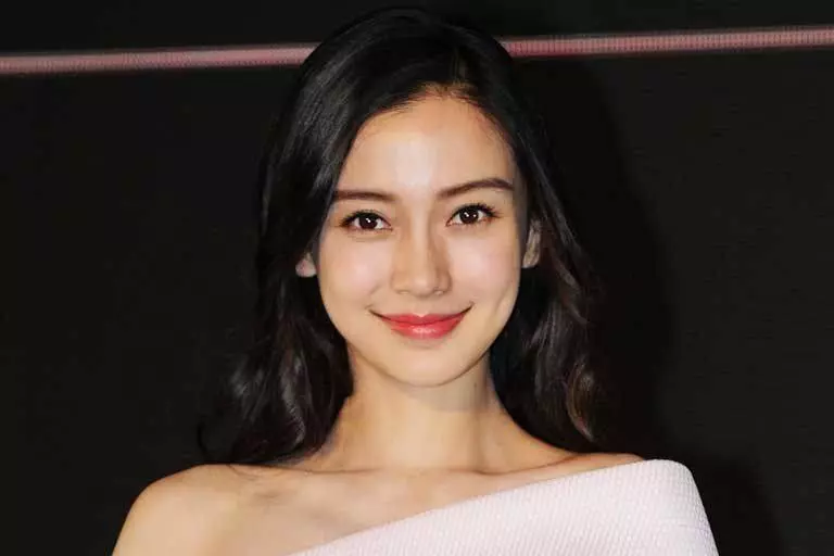 周杰倫十年前演唱會被翻出!伴舞群竟然有「baby」…濃妝貼身狂蹭 網驚:這是誰!