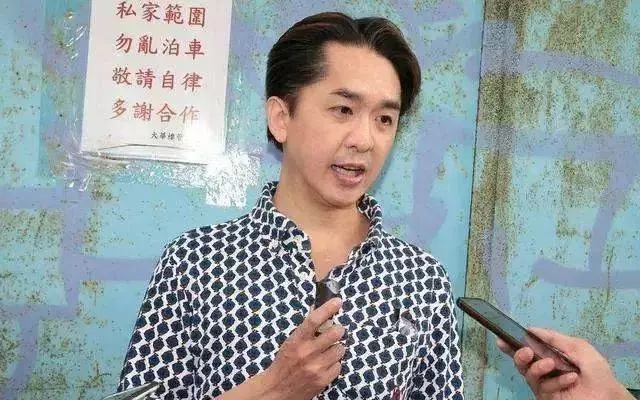 TVB現代韋少寶,四女共侍一夫!跑龍套20年卻過億身家!