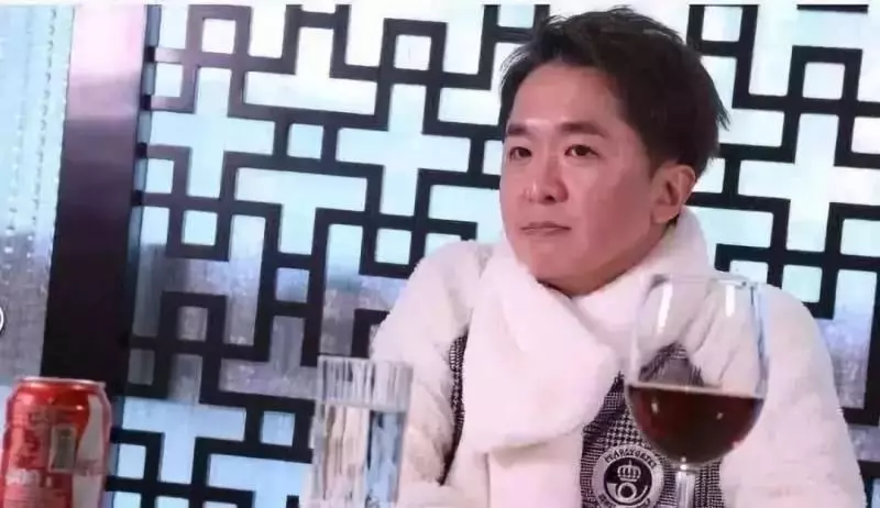 TVB現代韋少寶,四女共侍一夫!跑龍套20年卻過億身家!